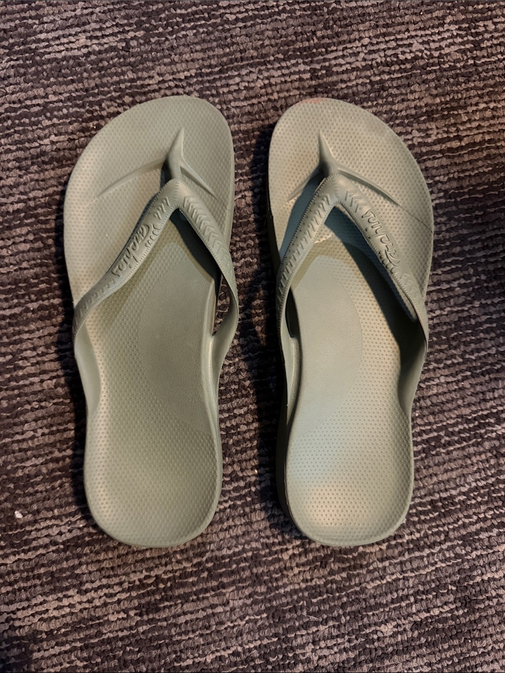 Archies Flip Flop Sandals in Olive Green size 7